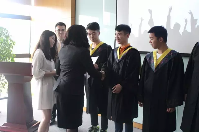 8我們從施強國際預科畢業啦！滿懷期待，出發未來！.png